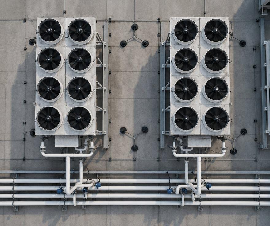 Multi-fan VRF condensing units with refrigerant piping